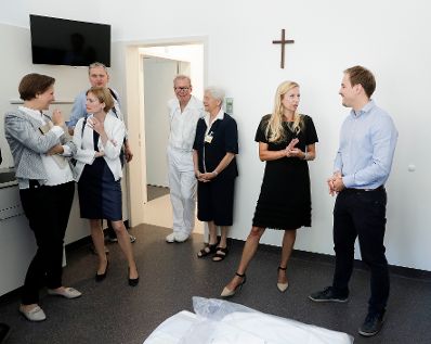 Am 2. Juli 2018 besuchte Bundesministerin Juliane Bogner-Strauß (2.v.r.) im Zuge eines Bundesländertags in Wien das St. Josef Krankenhaus.