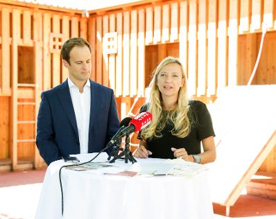 Am 2. Juli 2018 besuchte Bundesministerin Juliane Bogner-Strauß (r.) im Zuge eines Bundesländertags in Wien den St. Nikolaus Kindergarten.