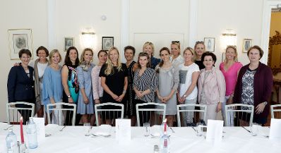Am 2. Juli 2018 nahm Bundesministerin Juliane Bogner-Strauß im Zuge eines Bundesländertags in Wien an einem Lunch mit jungen Unternehmerinnen teil.