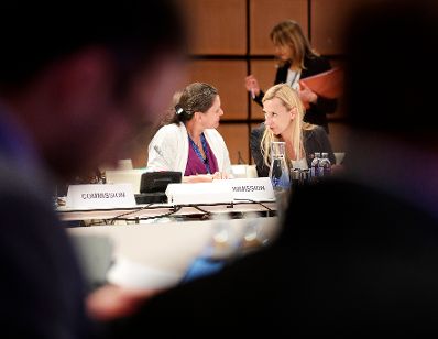 Am 23. Juli 2018 nahm Bundesministerin Juliane Bogner-Strauß (r.) im Rahmen des österreichischen Ratsvorsitzes an der Sitzung der High Level Group on Gender Mainstreaming teil.