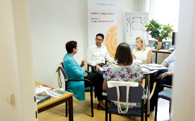 Am 26. Juli 2018 reiste Bundesministerin Juliane Bogner-Strauß im Zuge eines Bundesländertags nach Oberösterreich. Im Bild zu Besuch bei der Gleichbehandlungsanwaltschaft.