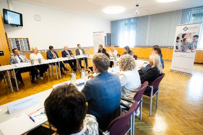 Am 31. August 2018 reiste Bundesministerin Juliane Bogner-Strauß im Zuge eines Bundesländertags in die Steiermark. Im Bild beim Vernetzungstreffen mit der Gesundheits- und Pflegebranche.