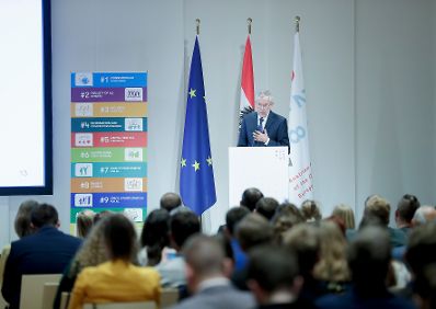 Am 4. September 2018 nahm Bundesministerin Juliane Bogner-Strauß an der Jugendkonferenz der Europäischen Union teil. Im Bild Bundespräsident Alexander Van der Bellen.