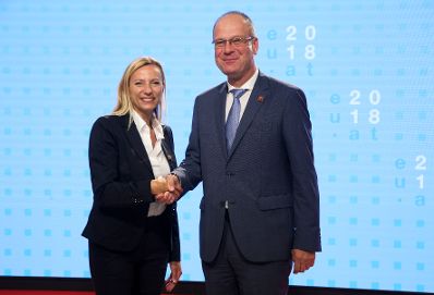 Am 3. September 2018 nahm Bundesministerin Juliane Bogner-Strauß (l.) an der Informellen Tagung der Jugendministerinnen und -minister teil.