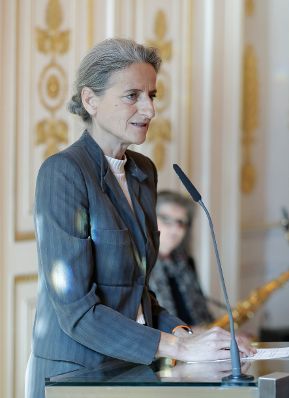 Am 8. Oktober 2018 überreichte Bundesministerin Juliane Bogner-Strauß den Käthe-Leichter-Staatspreis an Traude Mitschka-Kogoj (im Bild).
