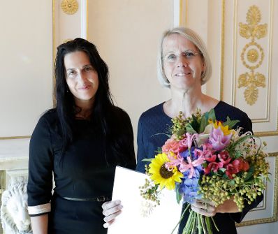 Am 8. Oktober 2018 überreichte Helena Guggenbichler (l.) den Käthe-Leichter-Staatspreis für Frauenforschung, Geschlechterforschung und Gleichstellung in der Arbeitswelt an Renate Ortlieb (r.).