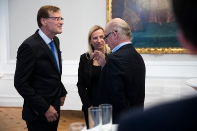 Am 8. Oktober 2018 überreichte Bundesministerin Juliane Bogner-Strauß (m.) den Medienpreis für Kinderrechte.