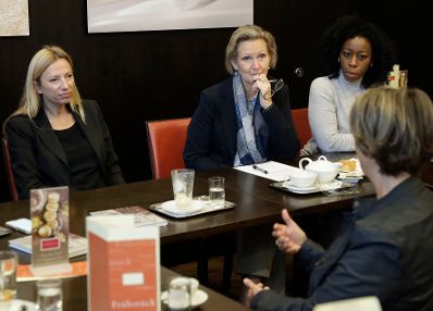 Am 9. Oktober 2018 nahm Bundesministerin Juliane Bogner-Strauß (l.) an einem Frühstück des Forums "Frau im Österreichischen Gewerbeverein" teil.