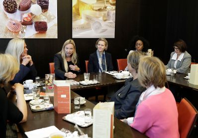 Am 9. Oktober 2018 nahm Bundesministerin Juliane Bogner-Strauß (im Bild) an einem Frühstück des Forums "Frau im Österreichischen Gewerbeverein" teil.