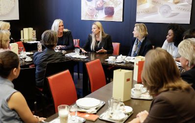 Am 9. Oktober 2018 nahm Bundesministerin Juliane Bogner-Strauß (im Bild) an einem Frühstück des Forums "Frau im Österreichischen Gewerbeverein" teil.