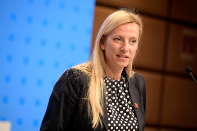 Am 12. Oktober 2018 nahm Bundesministerin Juliane Bogner-Strauß (im Bild) anlässlich des Österreichischen Vorsitzes im Rat der Europäischen Union an der Informellen Tagung der Gleichstellungsministerinnen und -minister teil.