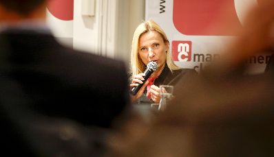 Am 22. Oktober 2018 nahm Bundesministerin Juliane Bogner-Strauß (im Bild) an der Podiumsdiskussion im Management Club teil.
