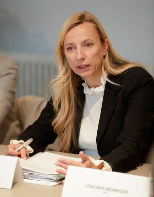Am 24. Oktober 2018 nahm Bundesministerin Juliane Bogner-Strauß (im Bild) an der Sitzung der interministeriellen Arbeitsgruppe für Gleichbehandlungsfragen teil.