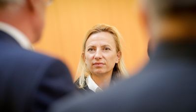 Am 29. Oktober 2018 reiste Bundesministerin Juliane Bogner-Strauß (im Bild) anlässlich eines Bundesländertags ins Burgenland. Im Bild beim Besuch des Altenwohn- und Pflegeheimes "Haus Katharina".
