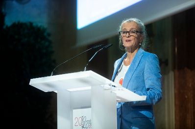 Am 6. November 2018 nahm Bundesministerin Juliane Bogner-Strauß am Gala-Abend der MedienLÖWINNEN 2018 im Haus der Industrie teil. Im Bild mit der Fernsehdirektorin des ORF Kathi Zechner.