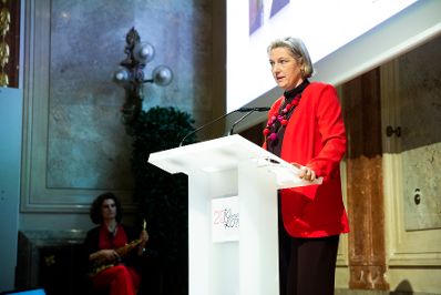Am 6. November 2018 nahm Bundesministerin Juliane Bogner-Strauß am Gala-Abend der MedienLÖWINNEN 2018 im Haus der Industrie teil. Im Bild mit der Vorsitzenden der Jury Elisabeth Pechmann.