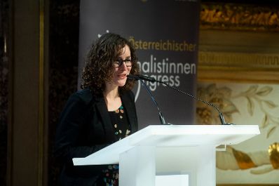 Am 6. November 2018 nahm Bundesministerin Juliane Bogner-Strauß am Gala-Abend der MedienLÖWINNEN 2018 im Haus der Industrie teil. Im Bild mit der Preisträgerin der MedienLÖWIN SILBER Ruth Eisenreich.