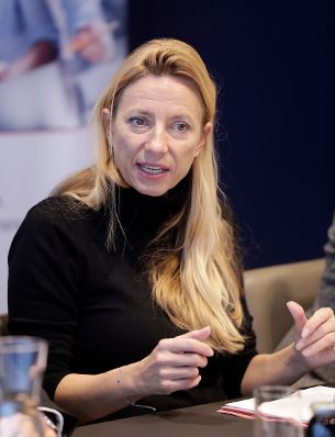 Am 22. November 2018 nahm Bundesministerin Juliane Bogner-Strauß (im Bild) am Vernetzungstreffen zum Thema Betriebliche Kinderbetreuung teil.
