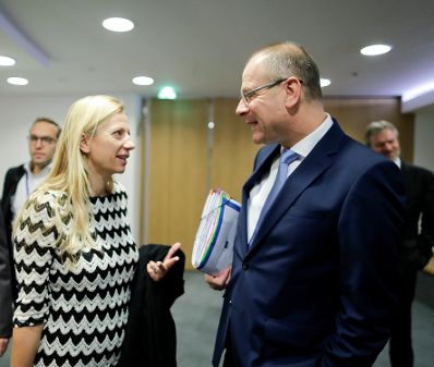 Am 26. November 2018 setzte Bundesministerin Juliane Bogner-Strauß (l.) ihre Reise nach Brüssel anlässlich des Formellen Jugendrates fort. Im Bild beim Arbeitsgespräch mit EU-Kommissar Tibor Navracsics (r.).