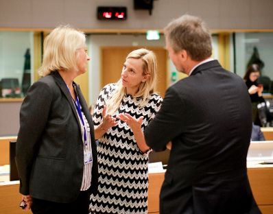 Am 26. November 2018 setzte Bundesministerin Juliane Bogner-Strauß (m.) ihre Reise nach Brüssel anlässlich des Formellen Jugendrates fort.