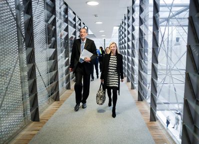 Am 26. November 2018 setzte Bundesministerin Juliane Bogner-Strauß (r.) ihre Reise nach Brüssel anlässlich des Formellen Jugendrates fort. Im Bild mit Bundesminister Heinz Faßmann (l.).