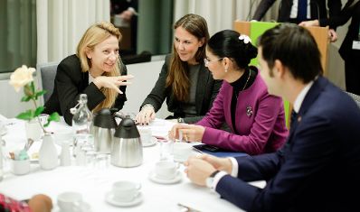 Am 27. November 2018 reiste Bundesministerin Juliane Bogner-Strauß (l.) anlässlich der Future of Europe Debatte nach Island.