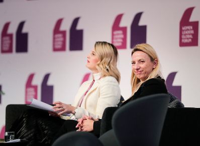 Am 27. November 2018 reiste Bundesministerin Juliane Bogner-Strauß (r.) anlässlich des Women Leaders Global Forum nach Island. Im Bild mit EU-Ministerin Dhurata Hoxha (l.).