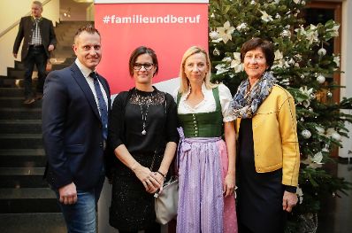 Am 29. November 2018 nahm Bundesministerin Juliane Bogner-Strauß (2.v.r.) an der feierlichen Verleihung des staatlichen Gütezeichens ‚familienfreundlichegemeinde‘ teil.