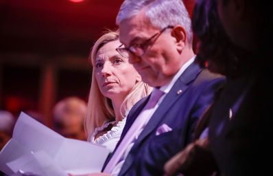 Am 29. November 2018 nahm Bundesministerin Juliane Bogner-Strauß (l.) an der feierlichen Verleihung des staatlichen Gütezeichens ‚familienfreundlichegemeinde‘ teil.
