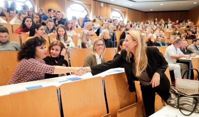 Am 30. November 2018 nahm Bundesministerin Juliane Bogner-Strauß an einer Diskussionsveranstaltung an der Fachhochschule für Gesundheitsberufe in Linz teil.