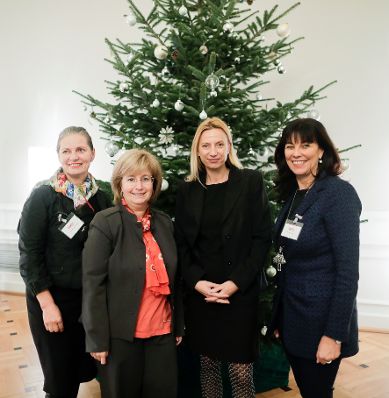 Am 4. Dezember 2018 fand die "Ladies Lounge" des Netzwerkes "Frau in der Wirtschaft" im Bundeskanzleramt statt. Im Bild Bundesministerin Juliane Bogner-Strauß (m.r.).