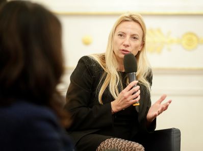 Am 4. Dezember 2018 fand die "Ladies Lounge" des Netzwerkes "Frau in der Wirtschaft" im Bundeskanzleramt statt. Im Bild Bundesministerin Juliane Bogner-Strauß.