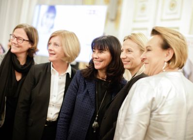 Am 4. Dezember 2018 fand die "Ladies Lounge" des Netzwerkes "Frau in der Wirtschaft" im Bundeskanzleramt statt. Im Bild Bundesministerin Juliane Bogner-Strauß (2.v.r.).