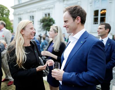 Am 25. Juni 2018 besuchte Bundesministerin Juliane Bogner-Strauß (l.) das Steirerfest in Wien. Im Bild mit dem Landesgeschäftsführer der ÖVP-Wien Markus Wölbitsch (r.).