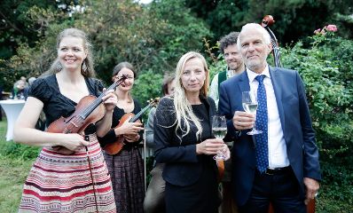 Am 25. Juni 2018 besuchte Bundesministerin Juliane Bogner-Strauß (2.v.l.) das Steirerfest in Wien. Im Bild mit Bundesminister Josef Moser (r).