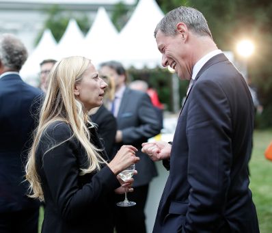 Am 25. Juni 2018 besuchte Bundesministerin Juliane Bogner-Strauß (l.) das Steirerfest in Wien.