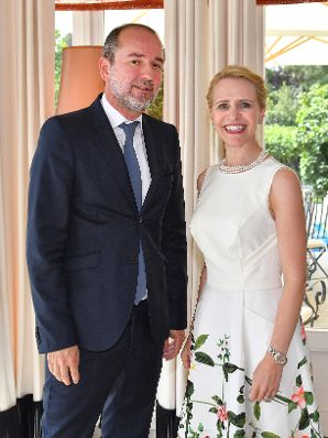 Am 29. Juli 2016 traf Kunst- und Kulturminister Thomas Drozda (l.) die liechtensteinische Regierungsrätin Aurelia C. K. Frick (r.) zuständig für das Ministerium für Äußeres, Bildung und Kultur zu einem bilateralen Gespräch in Salzburg.