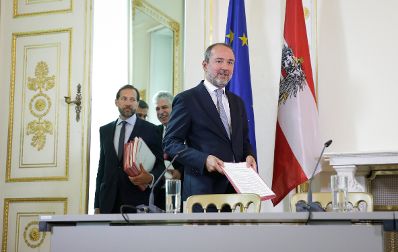 Kanzleramtsminister Thomas Drozda beim Medienbriefing über die Regierungssitzung am 30. August 2016.