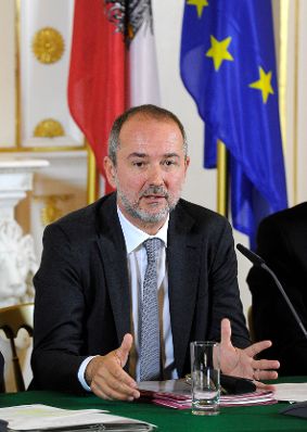 Kanzleramtsminister Thomas Drozda beim Medienbriefing über die Regierungssitzung am 6. September 2016.