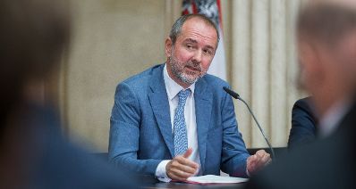 Kanzleramtsminister Thomas Drozda beim Medienbriefing über die Regierungssitzung am 13. September 2016 im Parlament.