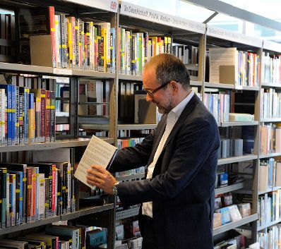 Am 14. September 2016 besuchte Kunst- und Kulturminister Thomas Drozdar (im Bild) die Hauptbücherei Wien.