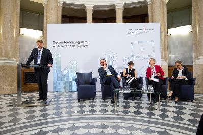 Am 19. September 2016 fand die Enquete "Medienförderung neu - Was braucht die Demokratie?" statt. Im Bild (v.l.n.r.) Matthias Karmasin, Fritz Hausjell, Ingrid Brodnig und Helga Schwarzwall.