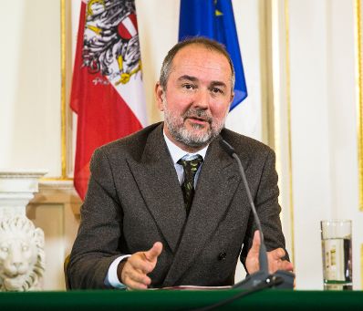 Am 8. November 2016 fand das Medienbriefing über die Regierungssitzung statt. Im Bild Kanzleramtsminister Thomas Drozda.