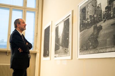 Am 11. November 2016 besuchte Kunst- und Kulturminister Thomas Drozda (im Bild) die Ausstellung "Away".