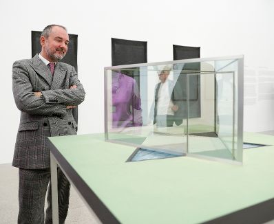 Am 24. November 2016 eröffnete Kunst- und Kulturminister Thomas Drozdar die Ausstellung "Július Koller - One Man Anti Show" im MUMOK.