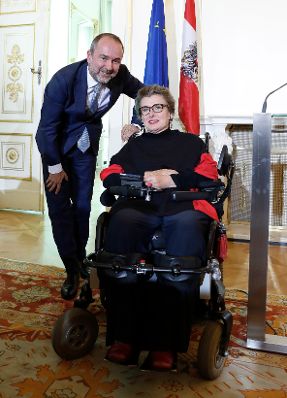 Am 29. September 2016 verlieh Kunst- und Kulturminister Thomas Drozda (l.) den Staatspreis für künstlerische Fotografie an Margherita Spiluttini (r.).
