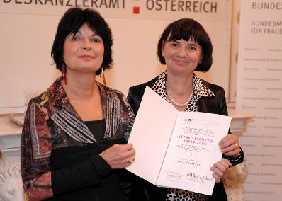 Verleihung des Käthe-Leichter-Preises 2009 am 12. Oktober 2009 im Bundeskanzleramt. Im Bild Preisträgerin Christiane Spiel (l.) und Heidrun Strohmeyer.