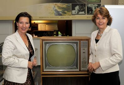Am 26. August 2010 besuchte die Frauenministerin das Technische Museum Wien. Im Bild Bundesministerin Gabriele Heinisch-Hosek (L) mit der Museumsdirektorin Gabriele Zuna-Kratky (R).