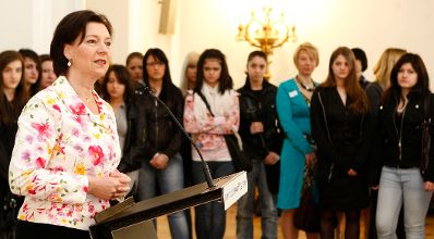 Am 22. April 2010 empfing Frauenministerin Gabriele Heinisch-Hosek anlässlich des "Girls Day 2010" Schülerinnen im Bundeskanzleramt.