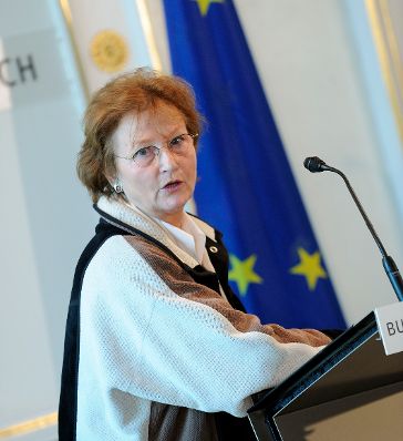 Uni. Prof Gudrun Biffl bei der Präsentation des Frauenberichtes 2010 im Bundeskanzleramt.